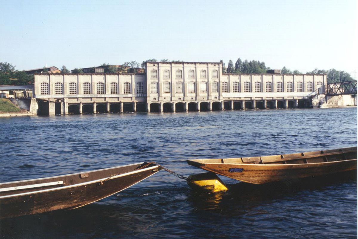 Das alte, 1884 erbaute und 2011 errichtet, damals größte Flusskraftwerk Europas